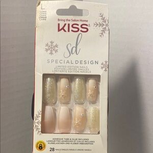 KISS Limited Edition Glitter Snowflake Nails